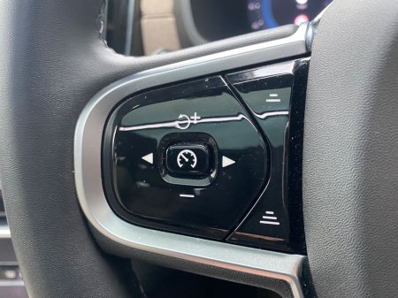 2025 Volvo XC90 T8 Ultra AWD Auto (PHEV) €84,900 thumbnail