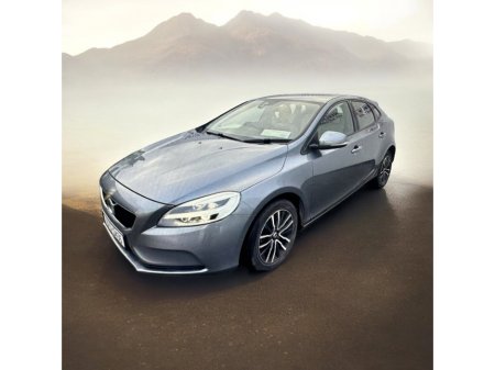 2019 Volvo V40 D3 (150hp) Momentum Edition Geartronic €16,995