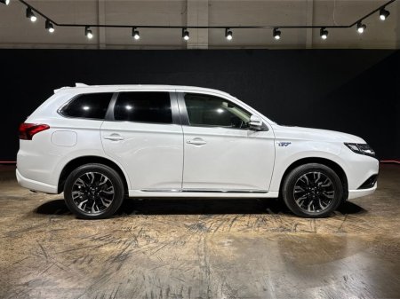 2017 Mitsubishi Outlander BLACK HALF LEATHER - FACTORY ALLOYS €21,950