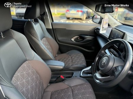 2024 Toyota Yaris Cross Yaris Cross Sol Hybrid €29,450 thumbnail