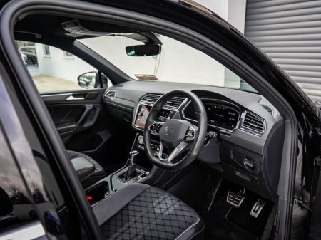 2023 Volkswagen Tiguan R-LINE TSI DSG €36,450 thumbnail