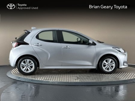 2023 Toyota Yaris 1.5 HYBRID LUNA 4DR AUTO €23,950