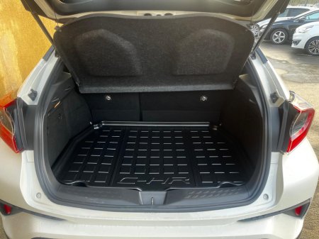 2019 Toyota C-HR Toyota C-HR 1.8 self charging hybrid €21,500 thumbnail