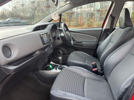 2016 Toyota Yaris HYBRID LUXURY MC 4DR AUTO €13,450 thumbnail