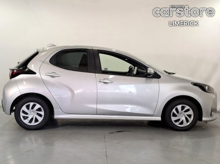 2021 Toyota Yaris 1.5 HYBRID €17,880