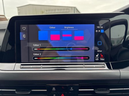 2023 Volkswagen Golf 2.0 TDI 115HP Style €29,975 thumbnail