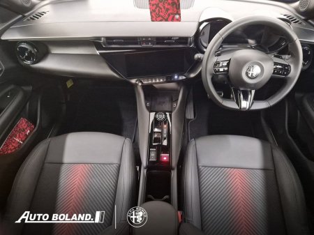 2025 Alfa Romeo Junior *DEMO* Ibrida 1.2 Hybrid Tech + Premium packs €41,500