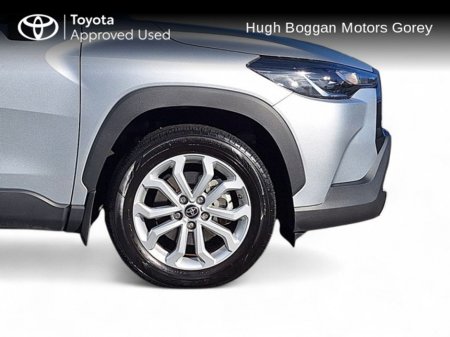 2024 Toyota Corolla Cross CROSS 1.8 LUNA €37,950 thumbnail