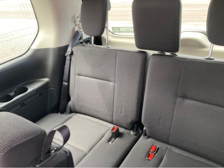 2017 Nissan Serena 2.0i HYBRID 8 SEATER PETROL AUTOMATIC €18,900 thumbnail