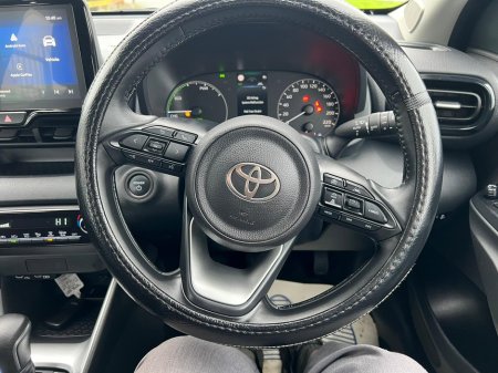 2025 Toyota Yaris Yaris Hybrid Luna €23,750 thumbnail