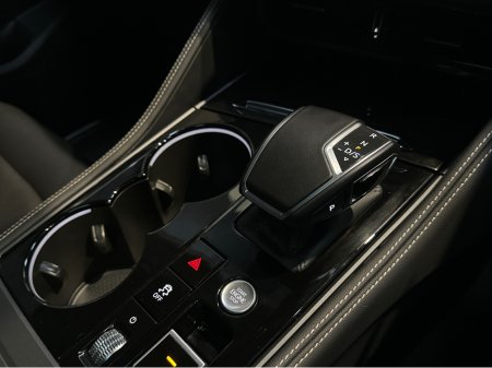 2024 Volkswagen Touareg 3.0 V6 TSIe  ELEGANCE 381PS €72,950 thumbnail