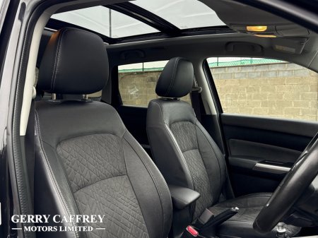 2020 Suzuki Vitara SZ5 1.4 Petrol Hybrid Manual - High Spec €18,450 thumbnail