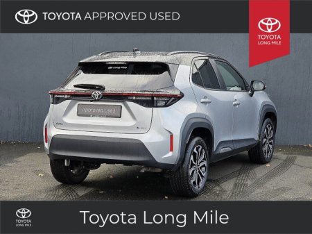 2025 Toyota Yaris Cross 1.5 Hybrid Luna Sport Bi-Tone 5dr €32,449