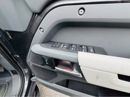 2025 Land Rover Defender P300e X-DYNAMIC SE URBAN SPEC PHEV AUTO €109,950 thumbnail
