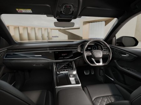 2026 Audi Q8 e-tron SUV COMPETITION 60TFSI E QUATTRO AUTOMATIC €126,242 thumbnail