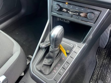 2018 Volkswagen Polo 1.0 TSI AUTO // FULL SERVICE HISTORY // 360 PARKING SENSORS // APPLE CARPLAY/ANDROID AUTO €15,900 thumbnail