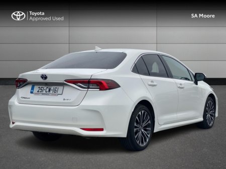 2025 Toyota Corolla HYBRID LUNA SPORT SALOON €34,750