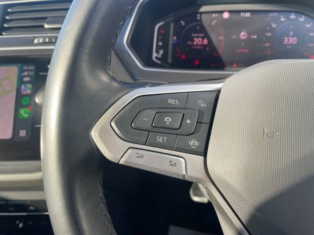 2024 Volkswagen Tiguan Allspace 2.0 TDI 150HP Life DSG €44,975 thumbnail