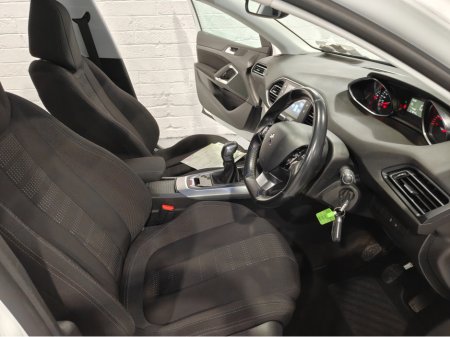 2016 Peugeot 308 ALLURE 1.2 110 4DR €8,750 thumbnail