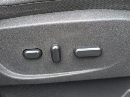 2017 Ford Kuga 1.5TDCi 120PS FWD ST-Line €17,999 thumbnail