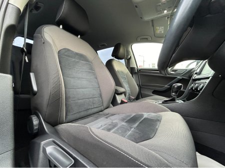 2016 Volkswagen Golf ( 162 REG HI-LINE EDITION PRIVACY GLASS REVERSE CAMERA // PRIVACY GLASS AUTO LOW KLMs €15,750