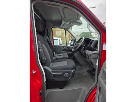 2018 Volkswagen Crafter 30 MWB 140HP MANUAL 6SPEED FWD HR 5DR €15,000 thumbnail