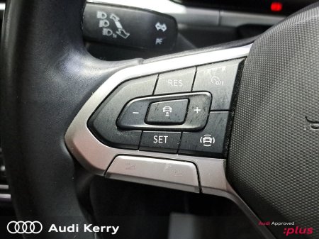 2023 Volkswagen T-Roc 2.0TDI 116HP LIFE €31,950 thumbnail