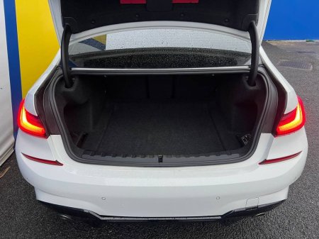 2021 BMW 3 Series 318d M-SPORT COMPETITION 2.0 // LEATHER M-SPORT INTERIOR // NEW 20" M3 ALLOYS // APPLE CARPLAY/ANDROID AUTO €27,900 thumbnail