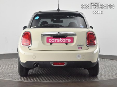 2018 MINI Hatch Cooper €19,880