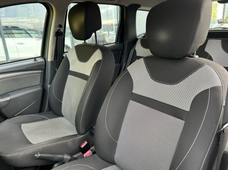 2018 Dacia Duster SIGNATURE 1.5 DCI 110 E 4DR AUTO thumbnail