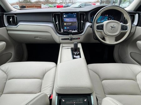 2022 Volvo XC60 B4 AWD MOMENTUM WITH EXTRAS €39,995 thumbnail