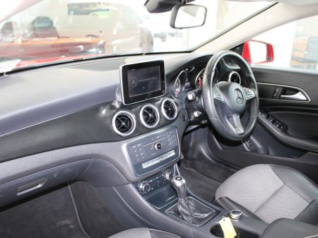 2018 Mercedes-Benz CLA Class 180 d D 4DR €19,999 thumbnail
