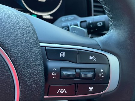 2025 Kia Sportage 251 K3 HEV HYBRID LOW KMS AS NEW EXAMPLE....JUNEW !! €41,995 thumbnail