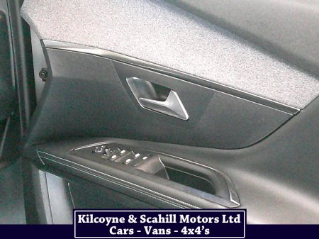 2021 Peugeot 5008 ALLURE BLUEHDI 7 Seater *Leather Interior + Heated Seats* €30,950 thumbnail