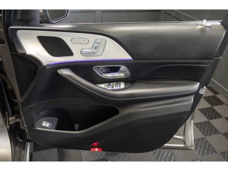 2019 Mercedes-Benz GLE Class GLE 300 d 4MATIC €49,950 thumbnail