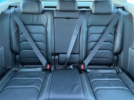 2020 Volkswagen Tiguan HIGHLINE 4MOTION 2.0 TDI // OPENING PAN ROOF // DIAMOND CUT ALLOYS // LEATHER HEATED SEATS €32,950 thumbnail