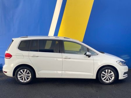 2018 Volkswagen Touran 2.0 TDI 7-SEATER AUTO // SERVICE HISTORY // APPLE CARPLAY/ANDROID AUTO // INDEPENDENT BACKSEAT CLIMATE CONTROL €21,750
