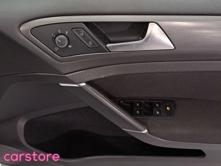 2017 Volkswagen Golf  €17,880 thumbnail