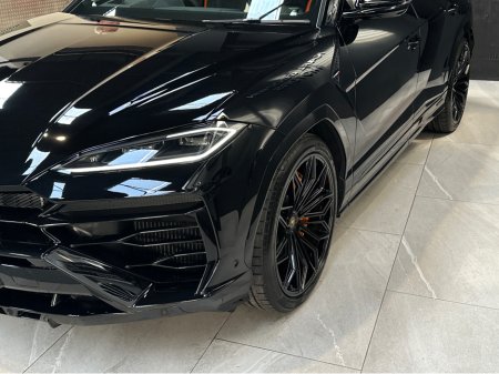 2025 Lamborghini Urus URUS S-E 4X4 V8 TWIN TURBO €359,950 thumbnail