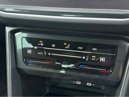 2023 Volkswagen Tiguan LIFE 2.0 TDI MANUAL 6SPEED FWD 122BHP €36,950 thumbnail