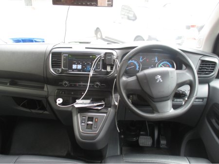 2022 Peugeot Expert E COMBI  50KW 9 SEATER €26,500