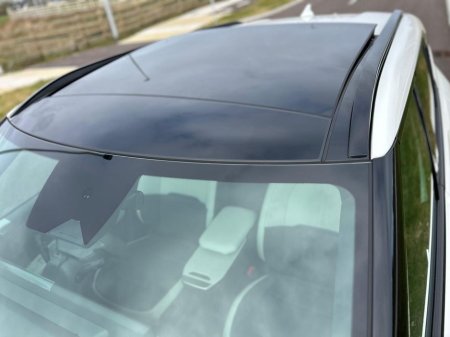 2026 Kia EV3 Earth Range, *81kwh battery* 7 year warranty*Free Home C New rear signature LED taillights, Dynamic silhouette with floating roof effect, Large interi €50,182