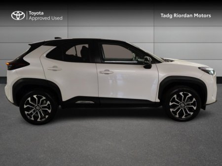 2023 Toyota Yaris Cross LUNA SPORT €31,950