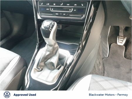 2023 Volkswagen T-Roc 2.0TDI 116BHP R-LINE WITH REAR VIEW CAMERA AND WINTER PACK €31,950 thumbnail