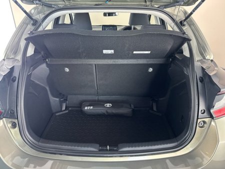 2022 Toyota Yaris HYBRID LUNA €22,950 thumbnail