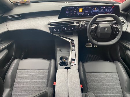 2025 Peugeot 5008 1.2 MHEV 145bhp E-DCS6 Allure €47,900 thumbnail