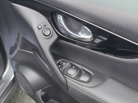 2015 Nissan Qashqai 1.2 PET SVE + GLASS ROYALE ROOF E6 4DR €14,950 thumbnail