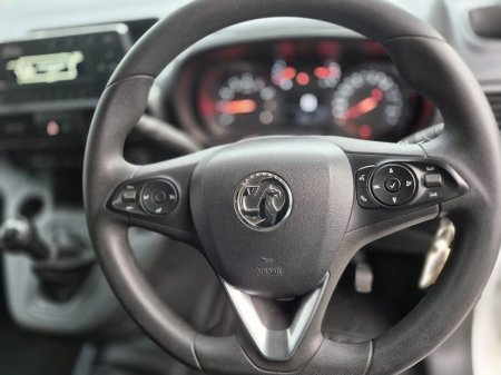 2021 Opel Combo Van L2H1 Spec fully plylined in rear with side loding door and double opening rear doors new CRVT test trade in wanted €12,750 thumbnail