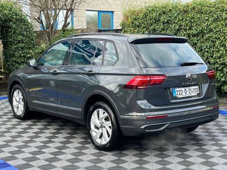 2022 Volkswagen Tiguan LIFE 1.4 TSI PLUG-IN HYBRID // FULL SERVICE HISTORY // APPLE CARPLAY/ANDROID AUTO // ADAPTIVE CRUISE CONTROL €28,950 thumbnail