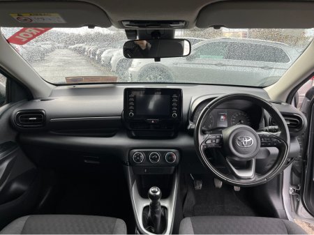 2022 Toyota Yaris LUNA 1.0 PETROL MANUAL //REVERSE CAMERA// €15,950 thumbnail